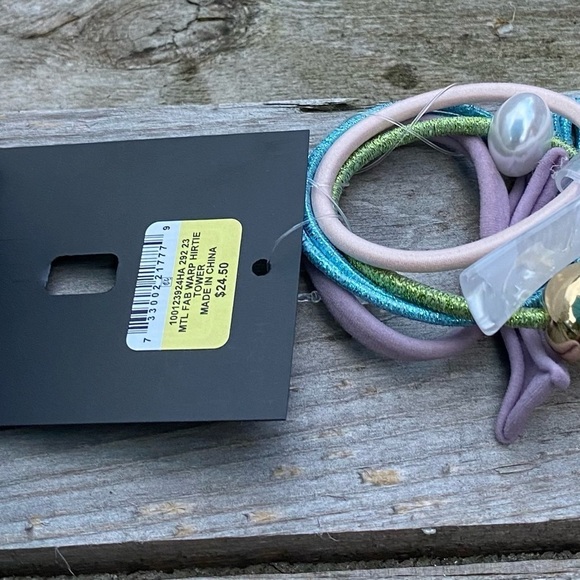 NWT LOT / BUNDLE OF SCRUNCHIES AND HAIR TIES BY INC. - Picture 6 of 10